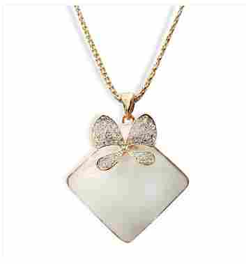  Embellished Bow Pendant With Chain 