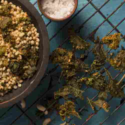 Kale Chips with Bajra Puffs