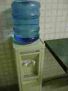 Round bottle cooling Water Dispenser