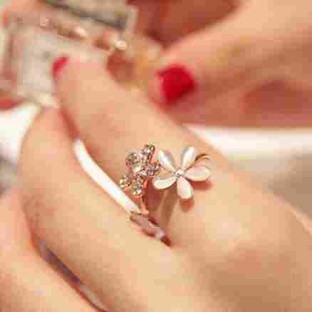 Daisy Flower Crystal Adjustable Ring