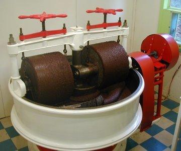 4 Chocolate Grinding Machine