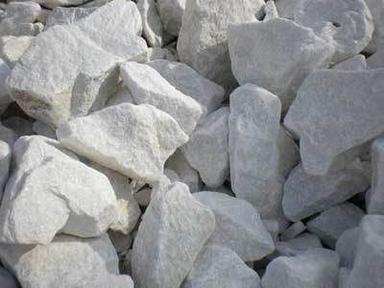 Limestone/Calcite Lumps Size: 200 - 250 Mm