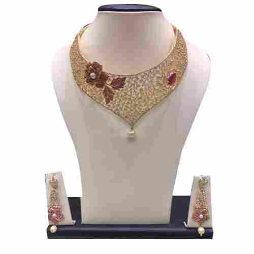 Designer Plain Gold Necklace Sets