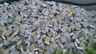 Indian Natural Grey And Yellow Cobblestone