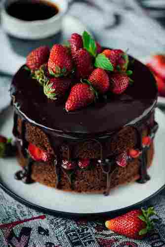 Tasty Chocolate Strawberry Cake