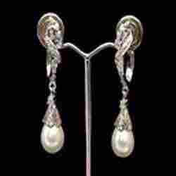 Highly Demanded Pearl Diamond Earring