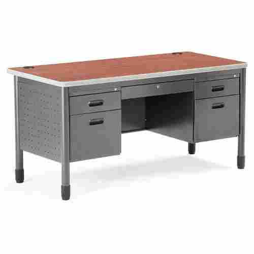 Fine Finished Office Steel Table