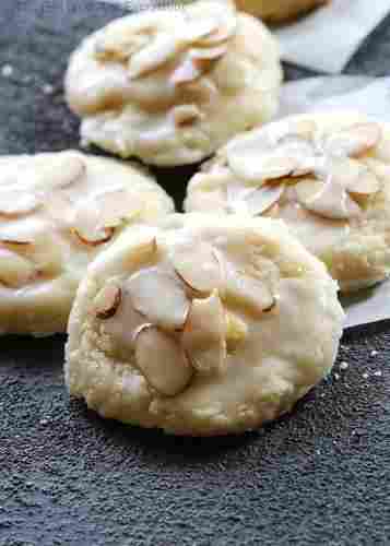 Light And Crispy Almond Cookies