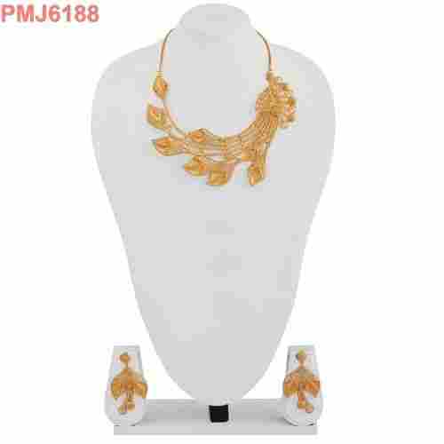 Beautiful Leaf Design Gold Plated Necklace Set