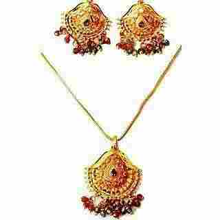 Beautiful Design Gold Plated Metal Alloy Necklace Set