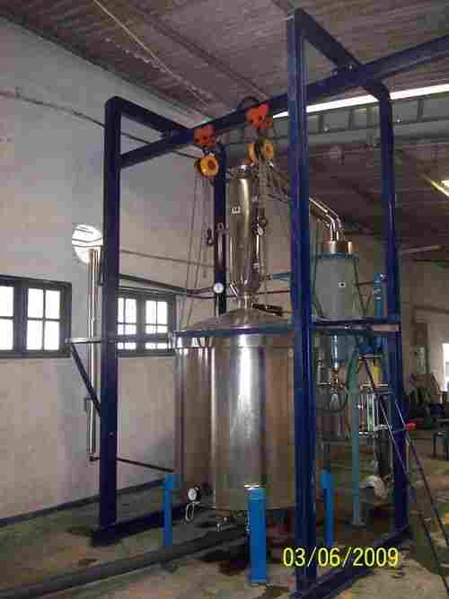 Spice oil distillation plant