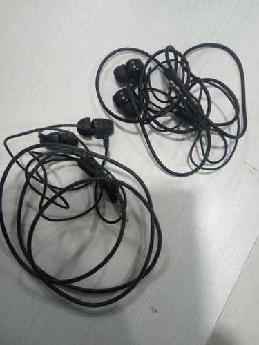 Black Light Weight Earbuds With Microphone