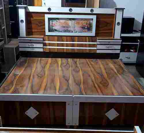 Pure Wooden Double Bed, Size: 4.5 x 6.25 Feet