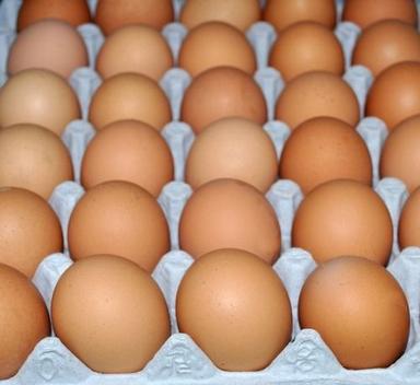 Fresh White And Brown Chicken Eggs Egg Weight: 65 Grams (G)