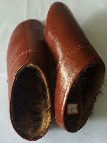 Various Colors Are Available Plain Winter Leather Slippers