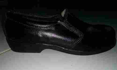 Black Slip Resistant Ladies Safety Shoes