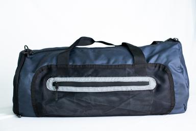 Zipper Top Canvas And Nylon Fabric Luggage Bag Capacity: 1.2 Kg/Hr