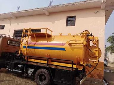 Sewer Suction Machine For Sewer Line Cleaning Purpose Capacity: 100000 Liter/Day