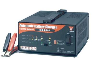  12 V बैटरी के लिए ऑटोमैटिक बैटरी चार्जर इनपुट वोल्टेज: 110-210 Dc वोल्ट (V) 