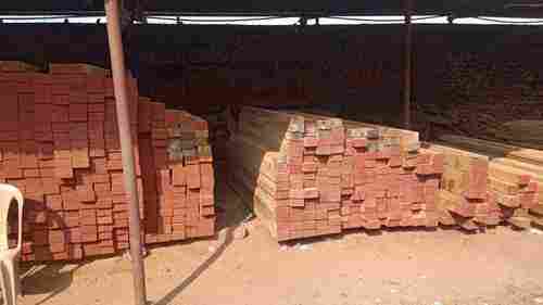 Pine Wood Logs, Density 460 kg/m3 - 560 kg/m3 for Furniture, Interior and Exterior Applications