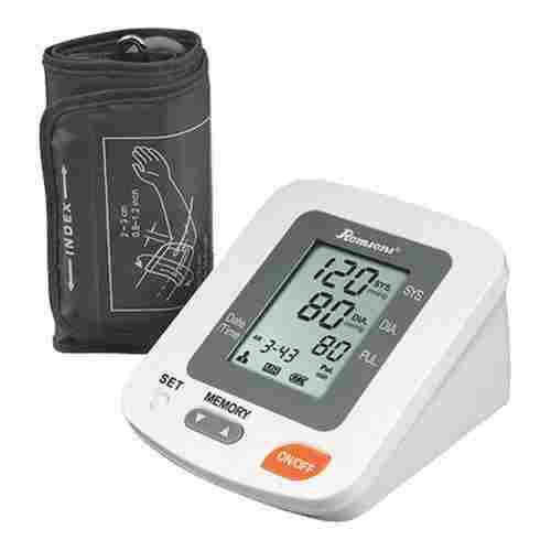 Portable Inbuilt Memory LCD Display Digital Blood Pressure Monitor With Latex Free Cuff