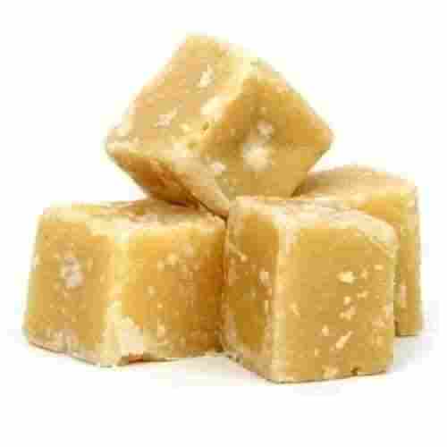 Non Added Color Easy Digestive Sweet Natural Fine Taste Jaggery Cubes
