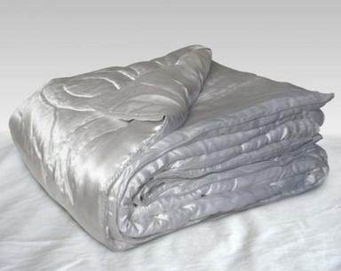 Smooth And Silky White Color Plain Single Bed Silk Quilt With High Brightness Shining
