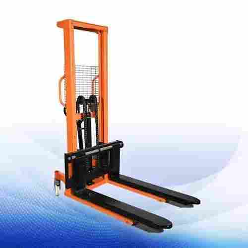 Ruggedly Constructed Easy To Move Manual Lifting Stacker (Capacity 1 To 1.5 Ton)