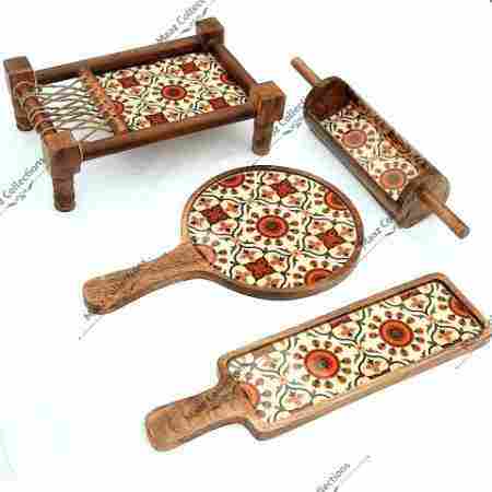 High Quality Finish Traditional Printed Mango Wood Khatiya Platter For Kitchen Use
