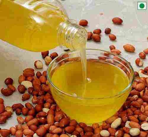 Non Harmful and Rich In Vitamin Edible Groundnut Oil in Light Yellow Color