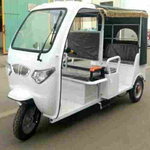 30 Kmph Three Wheel Type Battery Operated Close Body Five Seater Rickshaw