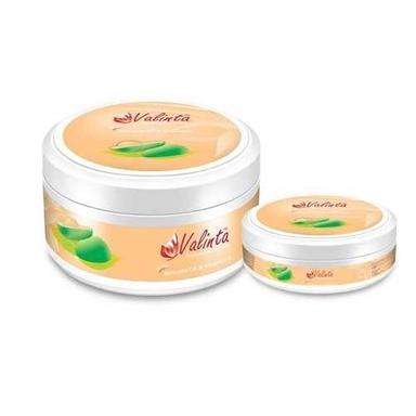 White Moisturizing Cold Cream 200Gm With Herbal Ingredient For Skin Whitening Cream