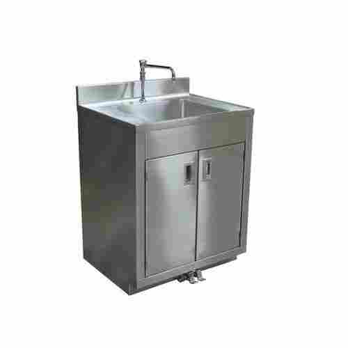 Stainless Steel Silver Surgical Scrub Sink Used in Hospital