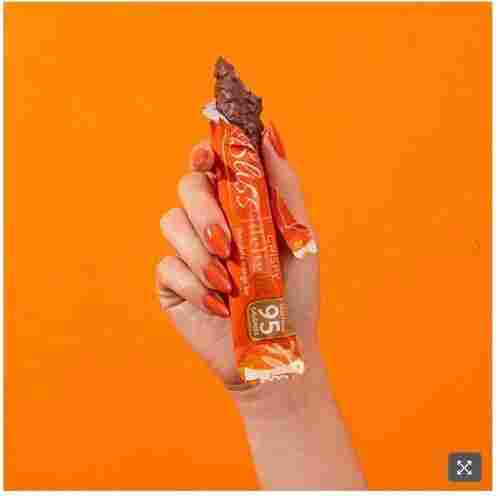 Orange Crispy Delight Chocolate Bar without Artificial Color and Flavor