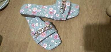 Multicolored Ladies Casual Wear Lightweighted Slip-On Floral Printed Slippers