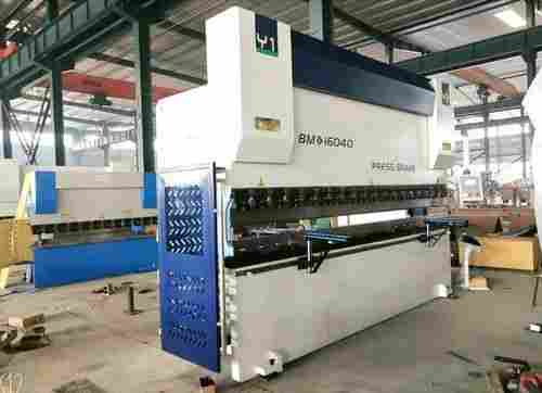 Fully Automatic CNC Bending Machine With Bending Radius 200-250 mm And 380V Voltage