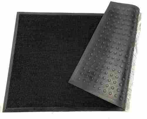 Water Resistant Black Colour Car Rubber Mat In Rectangular Shape, 2-4 Feet