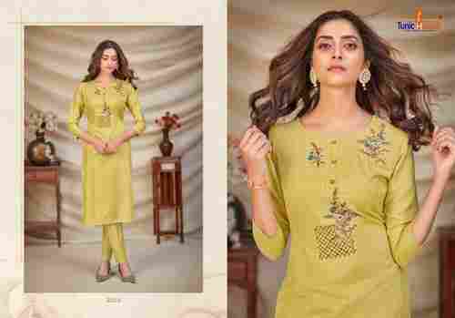 Ladies Fancy Designer 3/4th Sleeves Trendy Round Printed Cotton Kurti
