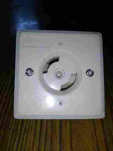 40 Gram 20mm Junction Box White Color In Pvc Material With High Strength Compound
