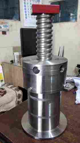 Hydraulic Mechanical Jack Used In Garage For Heavy Motor Vehicles