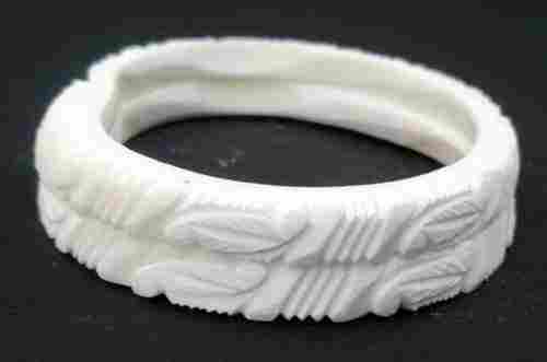 Round Shape Traditional Style White Conch Shell Bangle For Wedding Occasion 