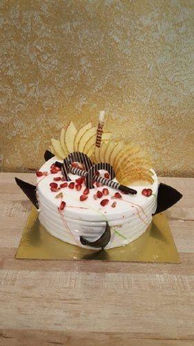 Yummy And Creamy Cream And Chocolate Cake For Birthday And Anniversary Use Fat Contains (%): 21 Percentage ( % )
