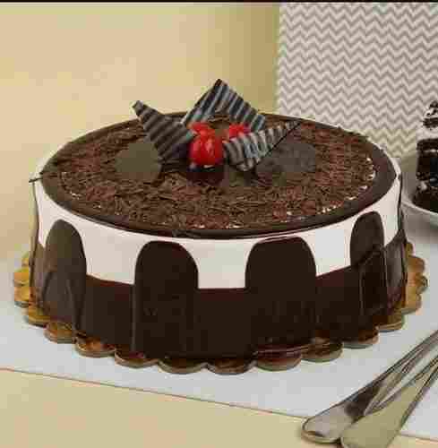 Sweet And Delicious 1kg German Black Forest Flavored Round Cakes With Chocolate Wafers Toppins 