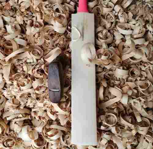 Wooden English Willow Bat With Standard Handle For Playing Cricket