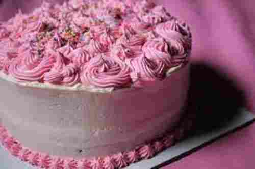 Rich In Aroma Hygienic Prepared Mouthwatering Taste Round Whipped Cream Birthday Cake