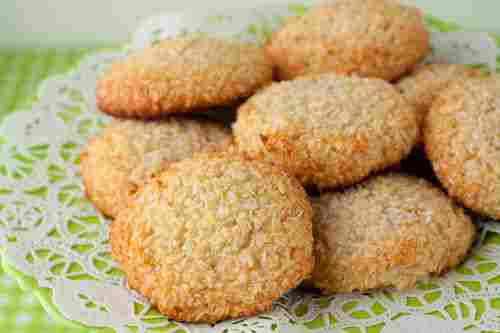 High Fiber Low in Sugar Delicious Organic Round Shape Coconut Cookies Perfect for Tea Time Snack