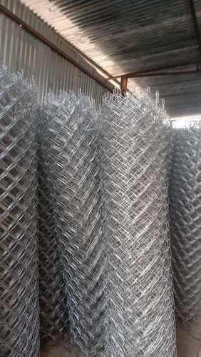 Corrosion Proof Silver Stainless Steel Chain Link Fencing Roll For Farm & Boundary Fencing Arm Length: 4 Millimeter (Mm)