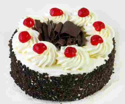 Hygienically Packed Mouth Watering Sweet Taste Black Forest Cake Toped With Cherry 
