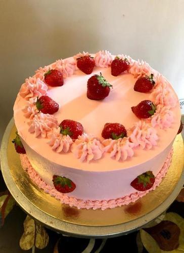 Round Shape Strawberry Flavor Cake With Strawberry Toppings For Birthday, Anniversary Fat Contains (%): 14 Percentage ( % )