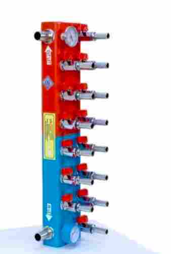 Water Manifold In Mild Steel Body Material And Red Blue Color, 4-6 Bar